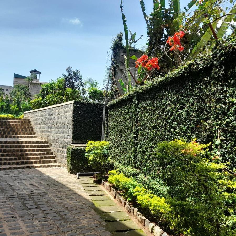 Riad Prince Louis Yaoundé Exterior foto